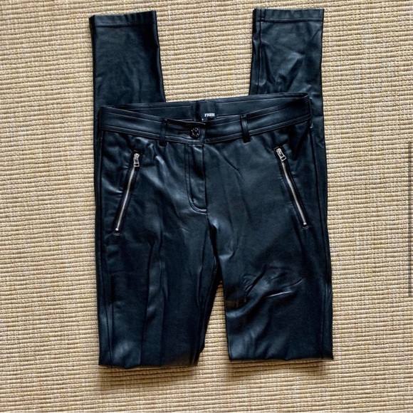 Aritzia Wilfred Free Black Vegan Leather Pants/Leggings Size 2 - Picture 3 of 8